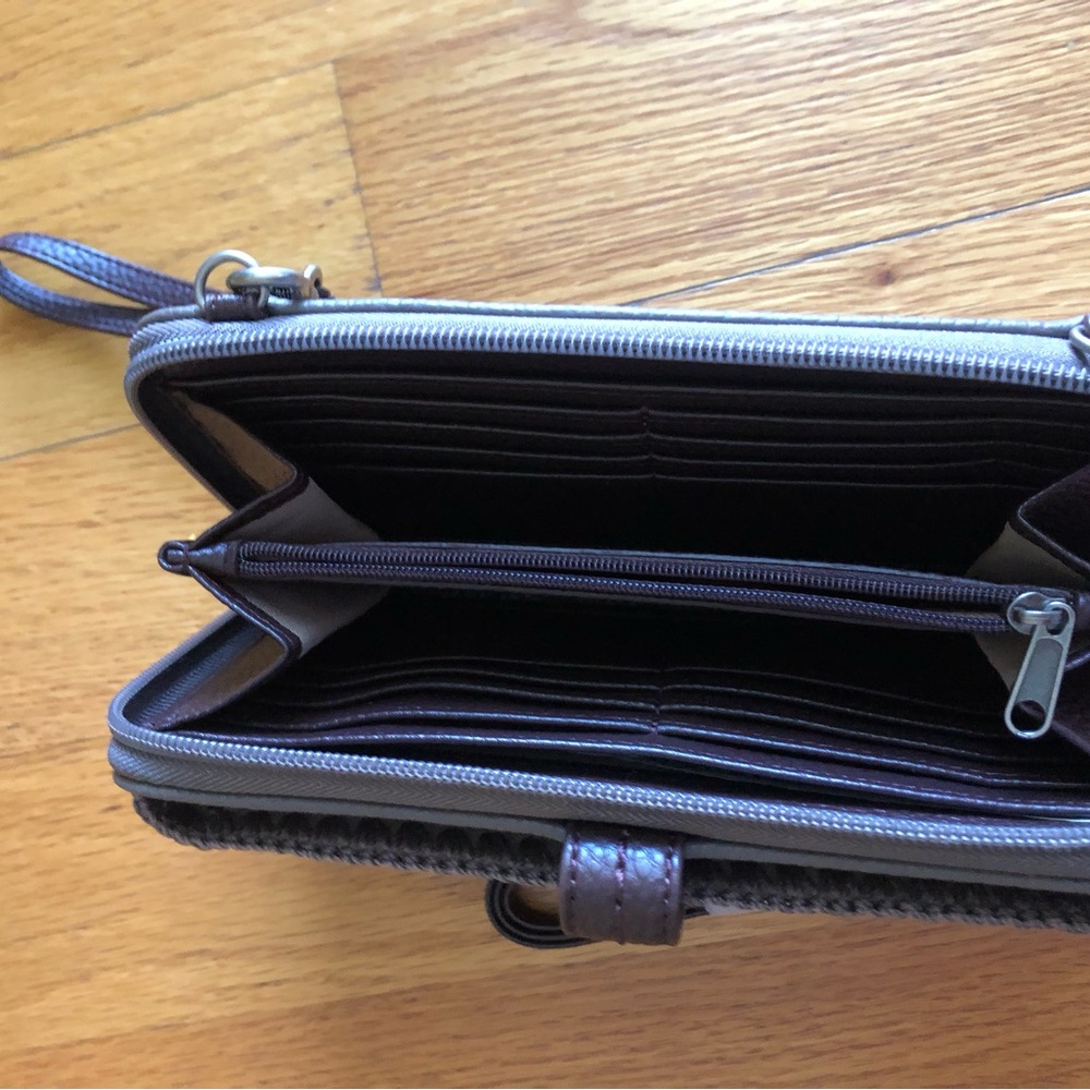 The Sak Iris smartphone wallet - Picture 5 of 5